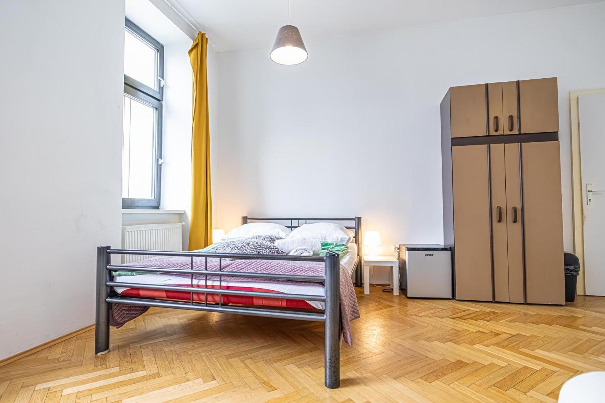 Near Danube & Millenium Tower - Massive Shared 4br Apartment Wien