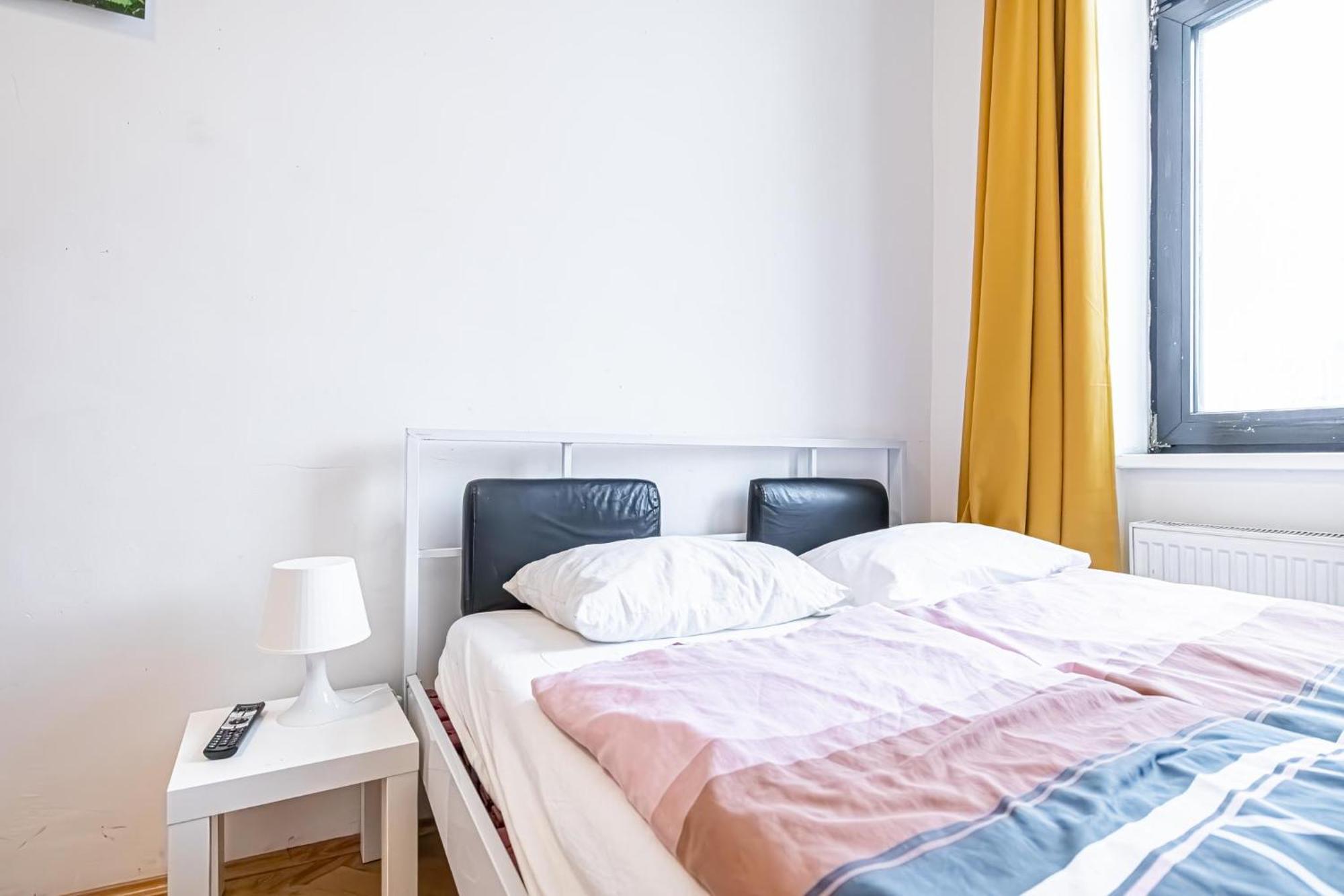 Near Danube & Millenium Tower - Massive Shared 4br Wien