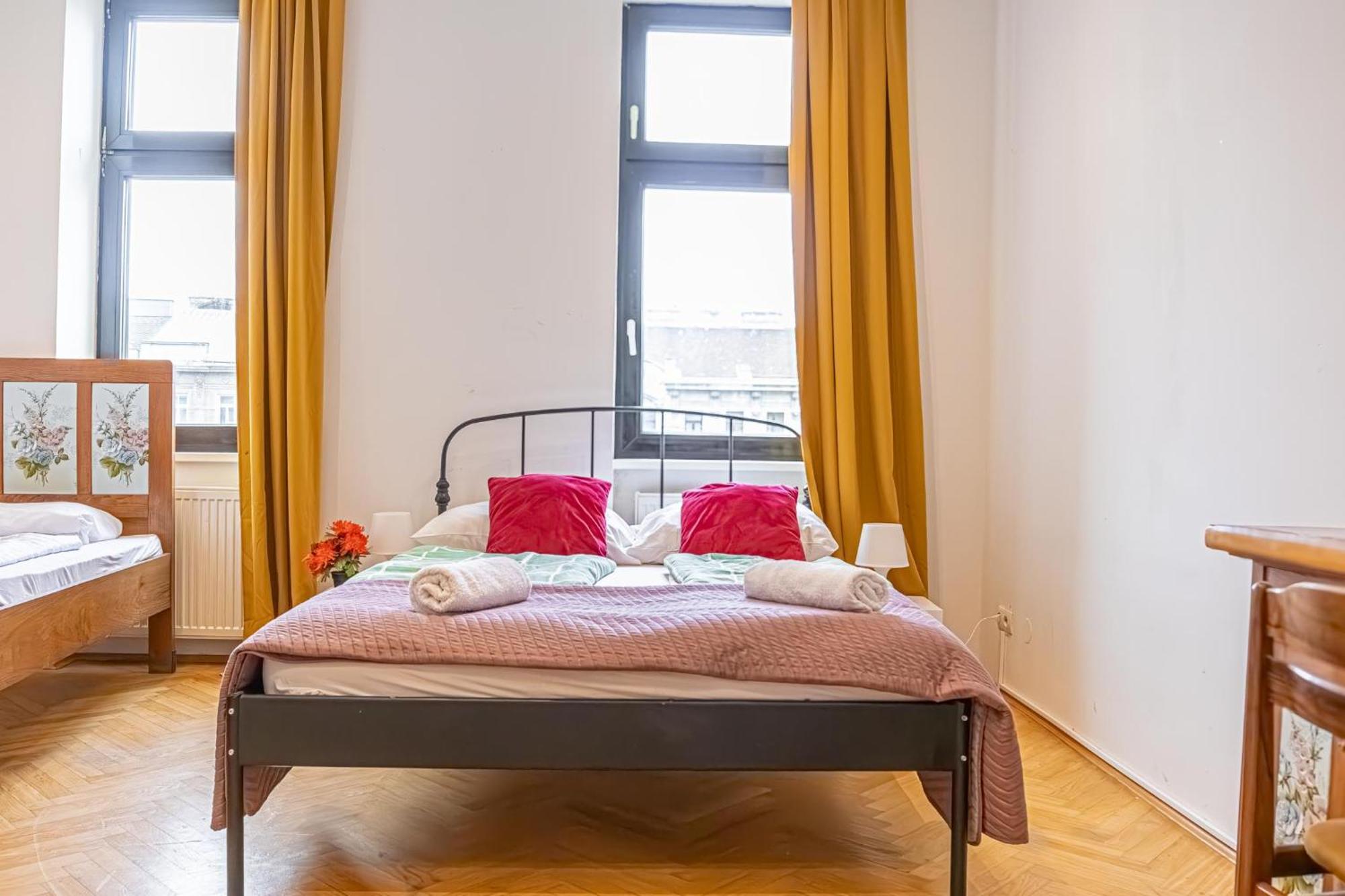 Near Danube & Millenium Tower - Massive Shared 4br * Wien