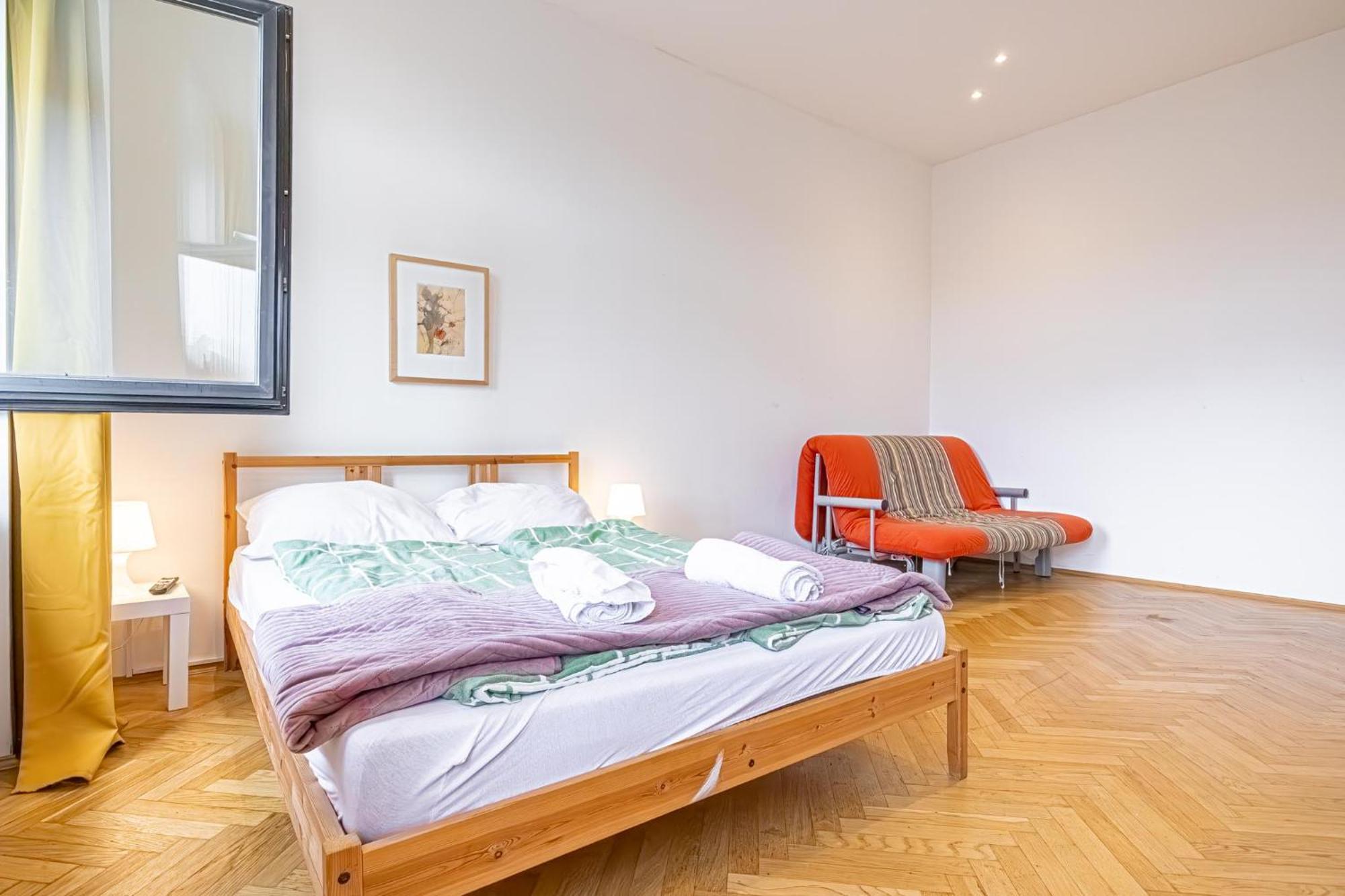 Near Danube & Millenium Tower - Massive Shared 4br Apartment Wien