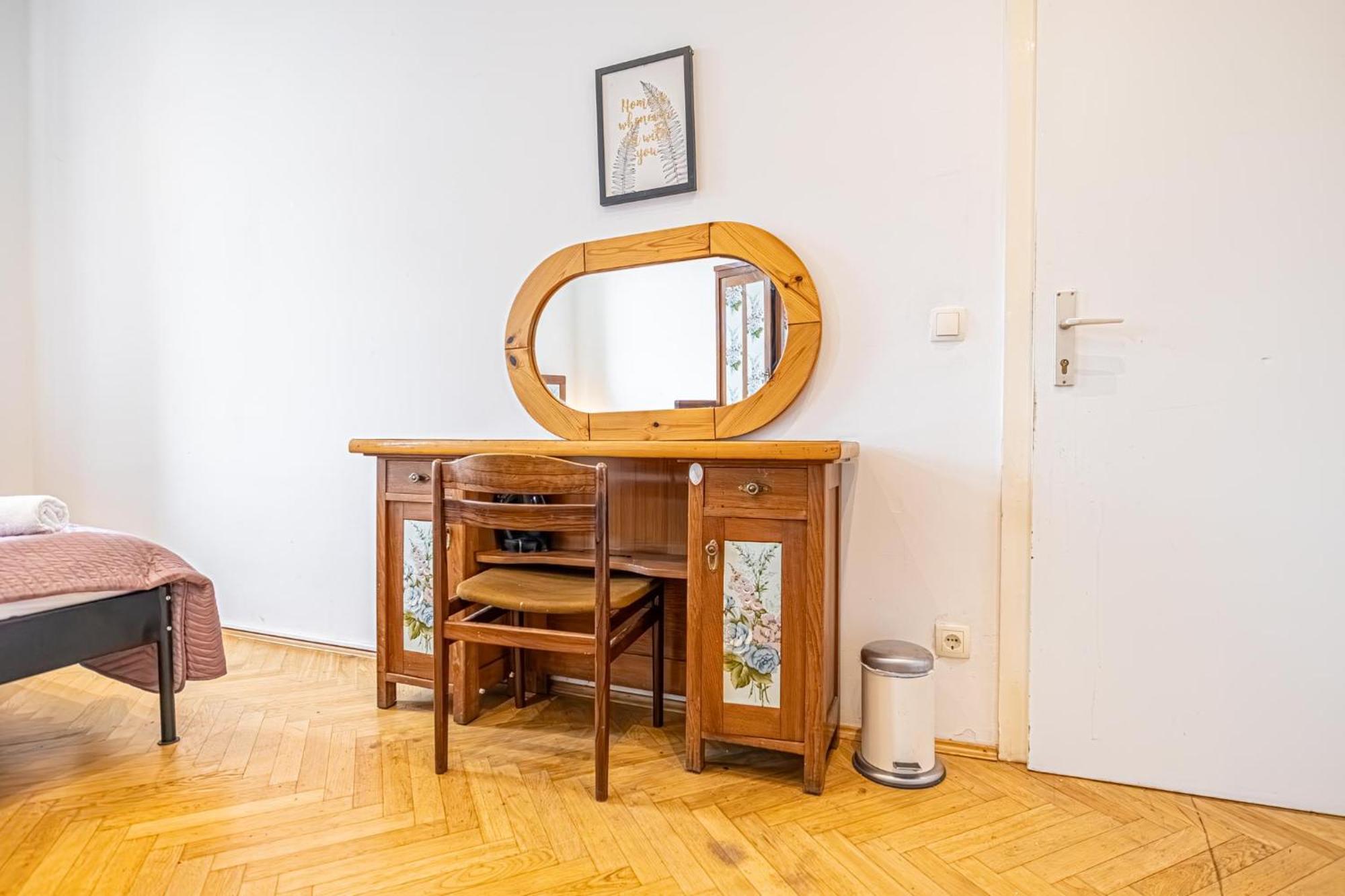 Near Danube & Millenium Tower - Massive Shared 4br Wien