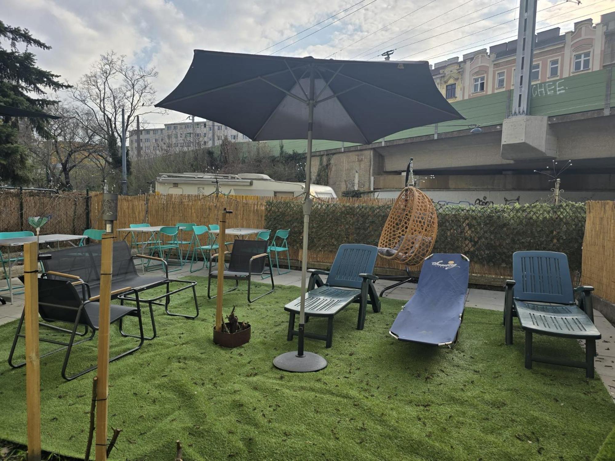 Near Danube & Millenium Tower - Massive Shared 4br Wien